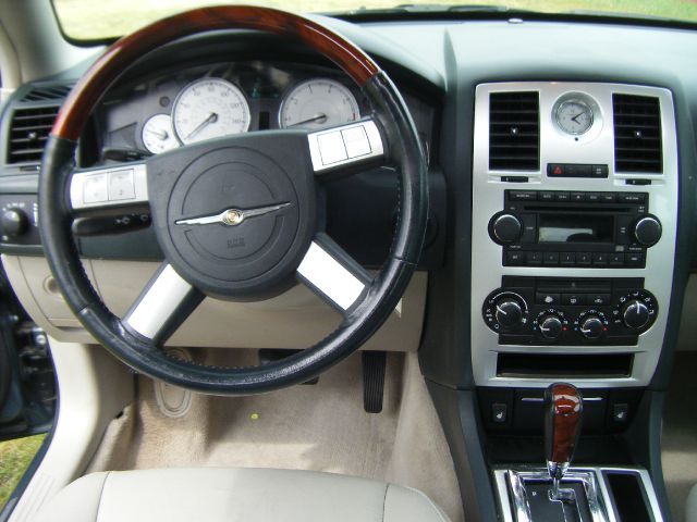 2005 Chrysler 300C Regular Cab