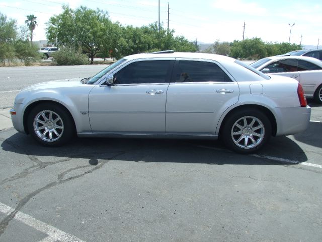 2005 Chrysler 300C Regular Cab