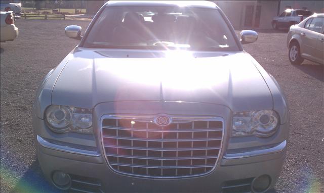 2005 Chrysler 300C Base