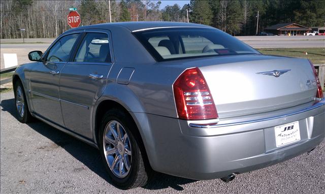 2005 Chrysler 300C Base