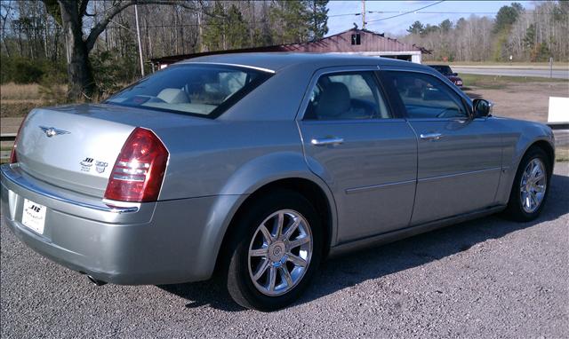 2005 Chrysler 300C Base