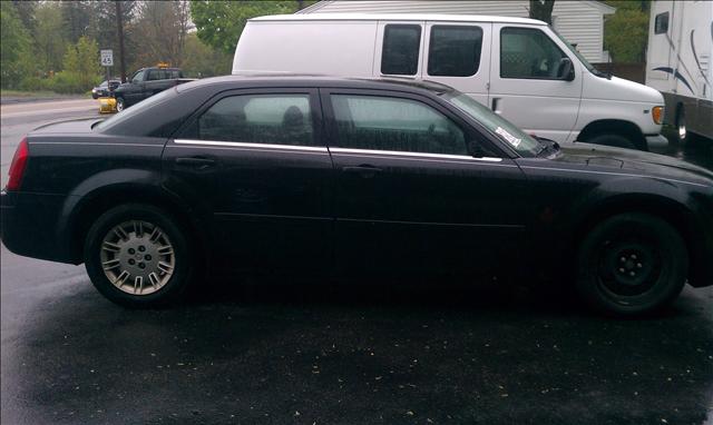 2005 Chrysler 300C Unknown