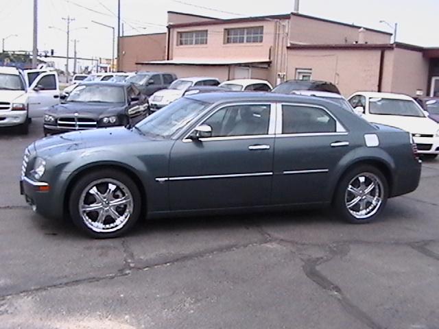 2005 Chrysler 300C Base