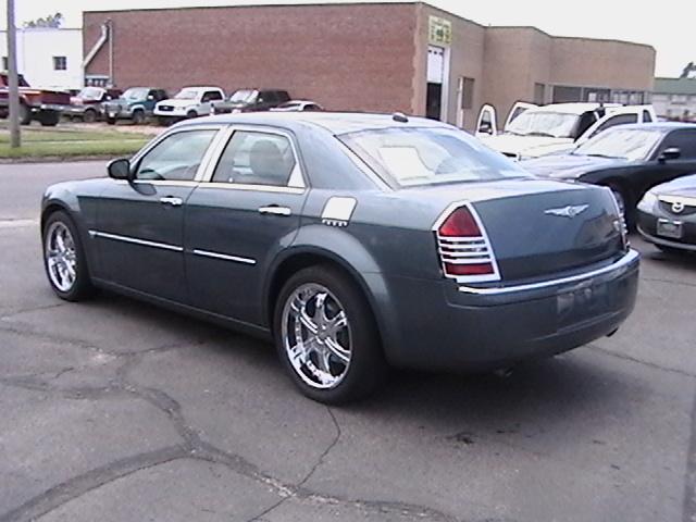 2005 Chrysler 300C Base