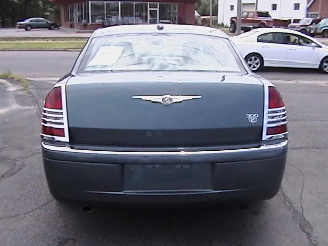 2005 Chrysler 300C Base