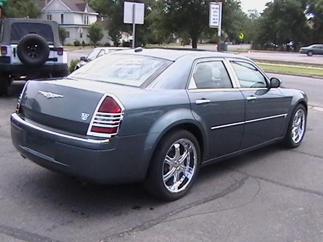 2005 Chrysler 300C Base