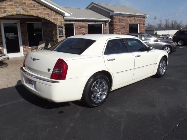 2005 Chrysler 300C Base