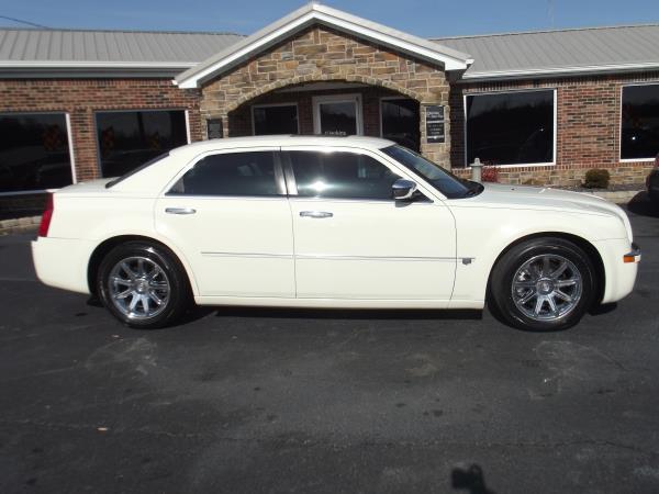 2005 Chrysler 300C Base