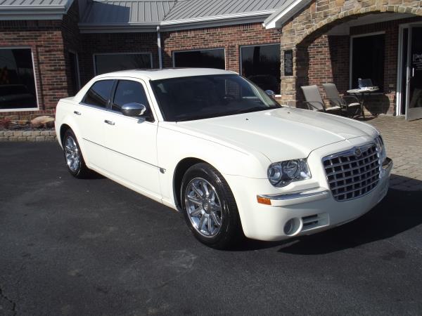 2005 Chrysler 300C Base