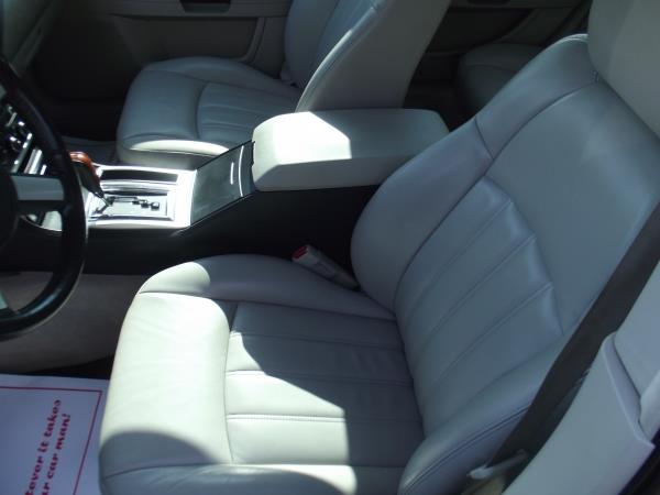 2005 Chrysler 300C Base