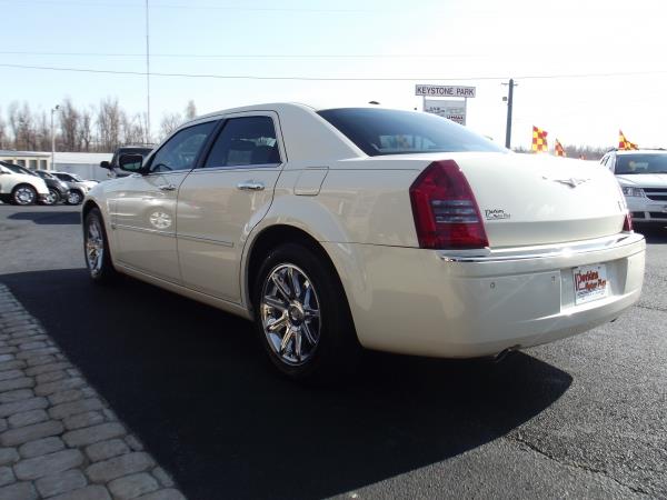2005 Chrysler 300C Base