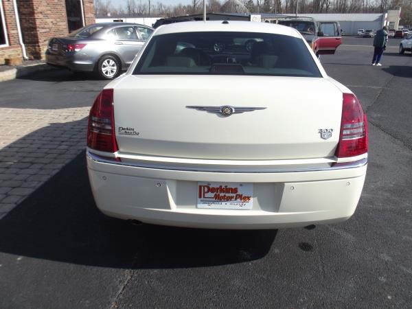 2005 Chrysler 300C Base