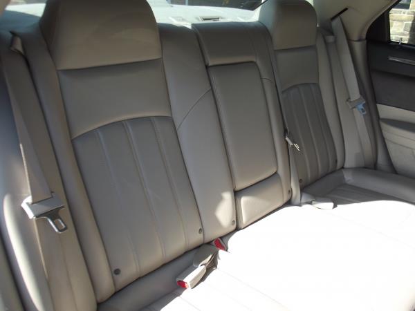 2005 Chrysler 300C Base