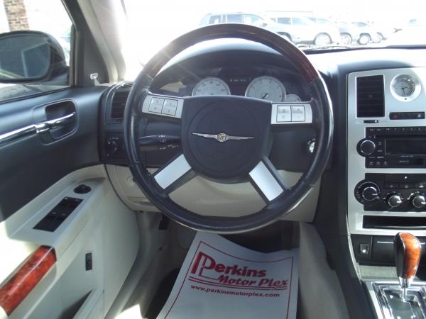 2005 Chrysler 300C Base