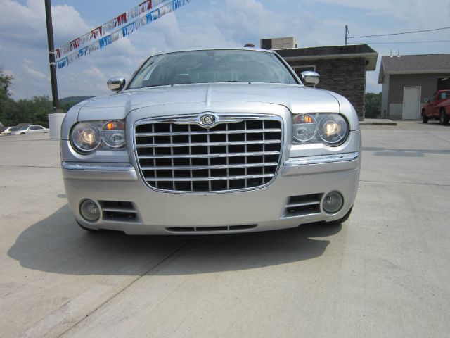 2005 Chrysler 300C Unknown