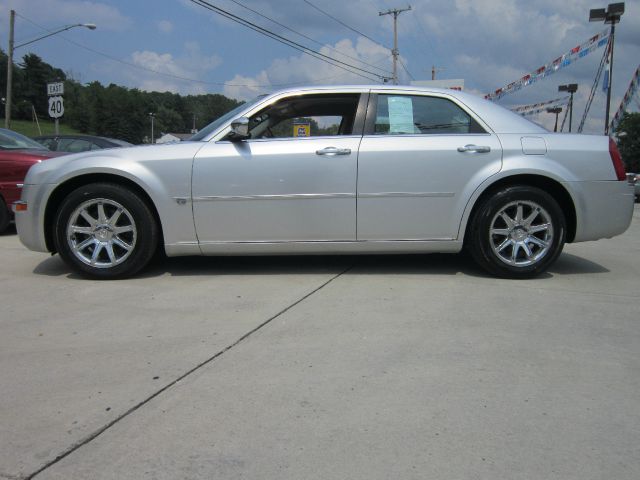 2005 Chrysler 300C Unknown