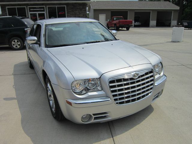 2005 Chrysler 300C Unknown