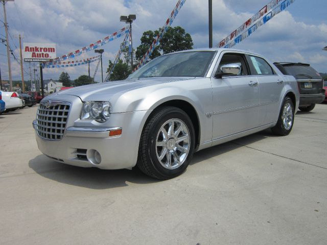 2005 Chrysler 300C Unknown