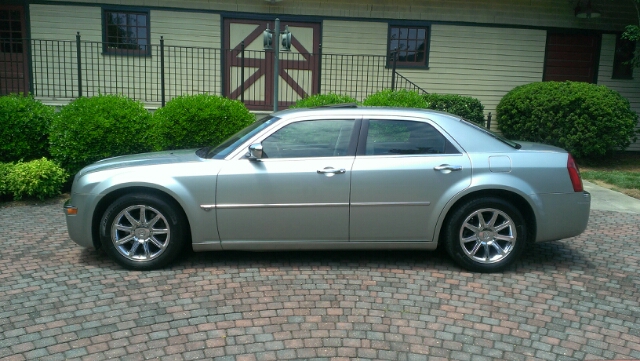 2006 Chrysler 300C Base