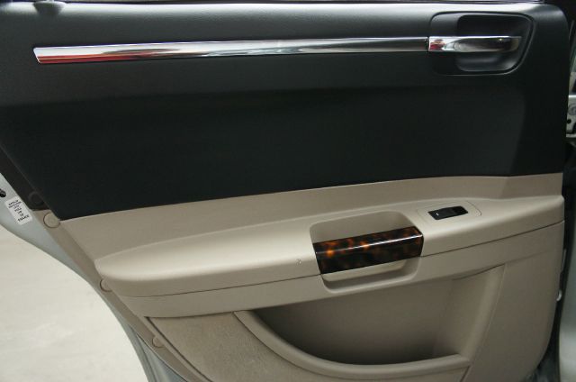 2006 Chrysler 300C Regular Cab