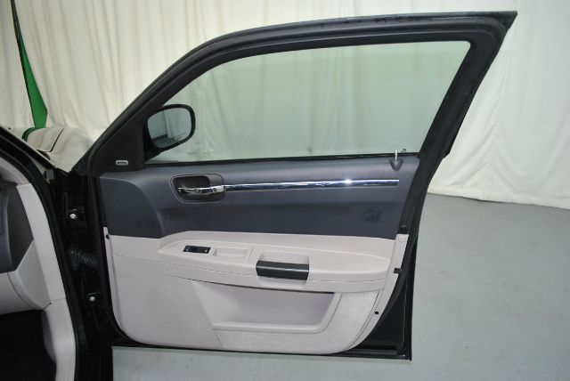 2006 Chrysler 300C Regular Cab