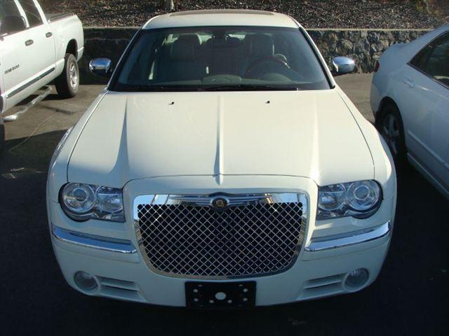 2007 Chrysler 300C 4WD Reg Cab 140.5 SLT