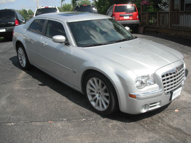 2007 Chrysler 300C Quad Cab Long Bed 2W