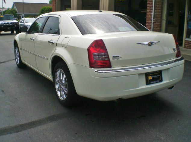 2007 Chrysler 300C Base
