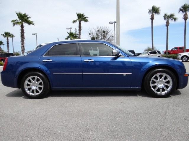 2009 Chrysler 300C Base