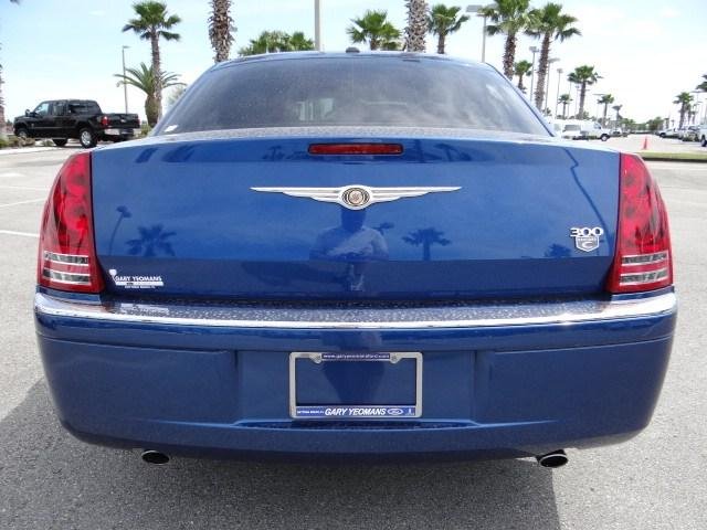 2009 Chrysler 300C Base