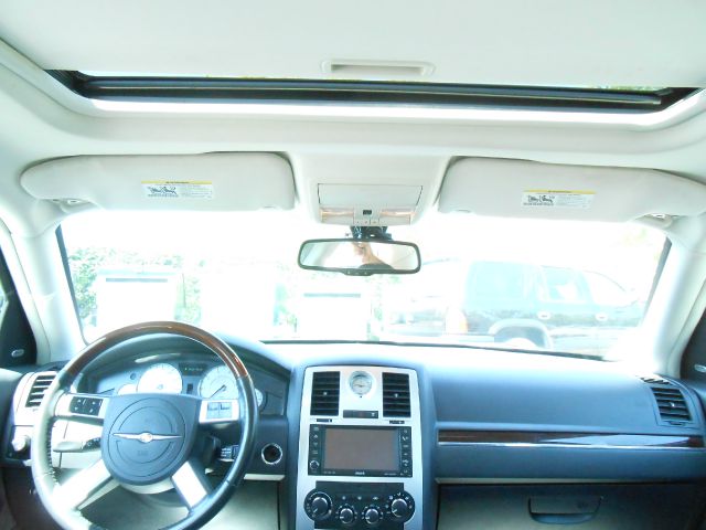2009 Chrysler 300C SLT Luxury 4x4