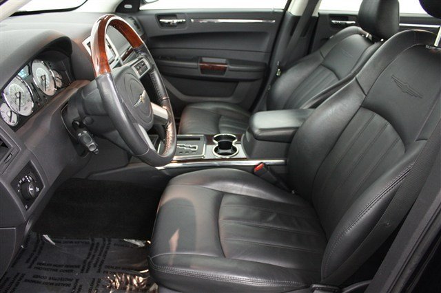 2009 Chrysler 300C Base