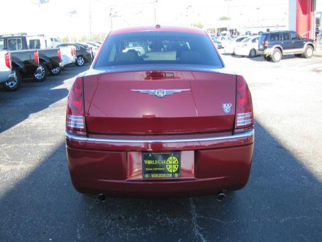 2009 Chrysler 300C Base