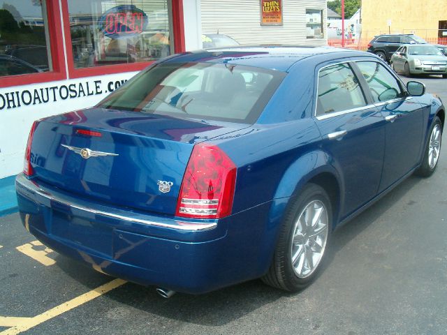 2010 Chrysler 300C SLT Luxury 4x4