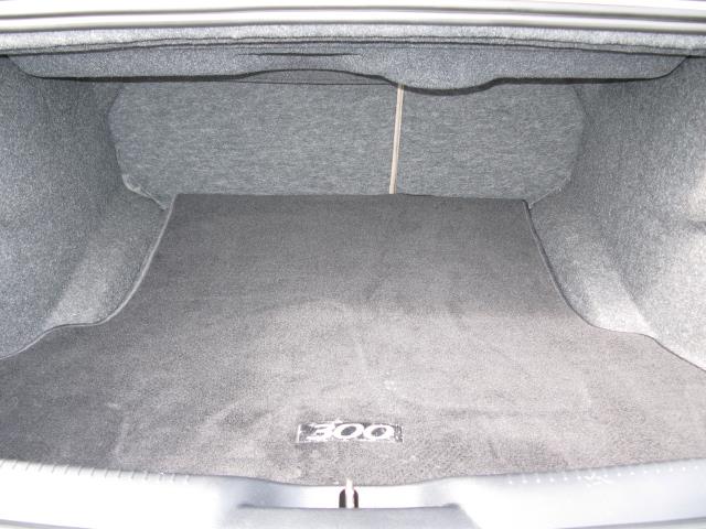 2011 Chrysler 300C 4WD Reg Cab 140.5 SLT