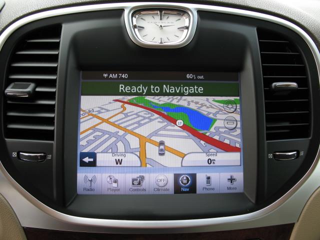 2011 Chrysler 300C 4WD Reg Cab 140.5 SLT