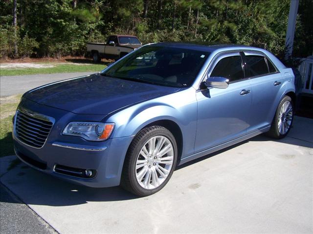 2011 Chrysler 300C Unknown