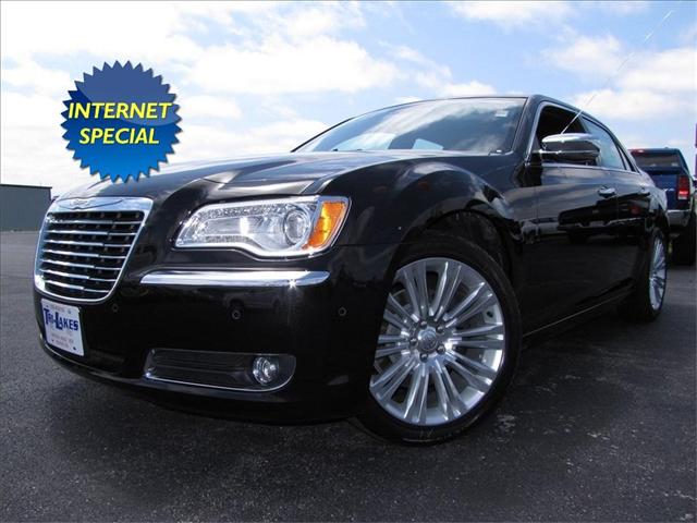 2011 Chrysler 300C 4WD Reg Cab 140.5 SLT