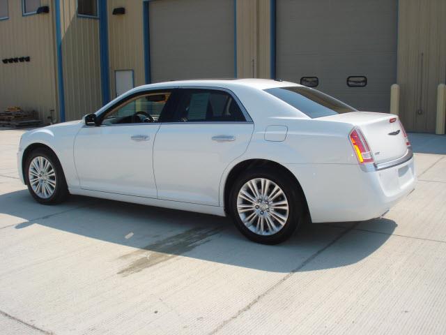 2013 Chrysler 300C 4dr HB DSG PZEV