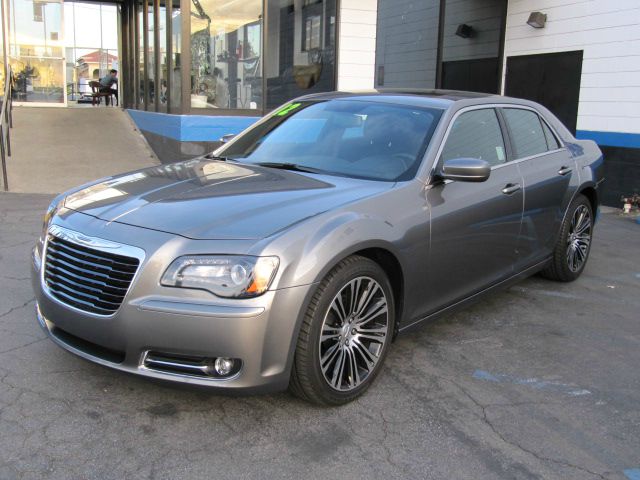 2012 Chrysler 300S Ext. Cab 155.5 WB
