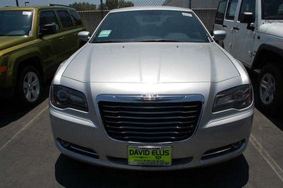 2012 Chrysler 300S LT 4X4 Extra NICE MUST SEE