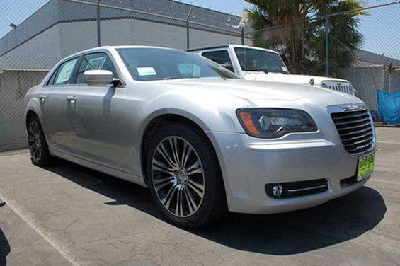 2012 Chrysler 300S LT 4X4 Extra NICE MUST SEE
