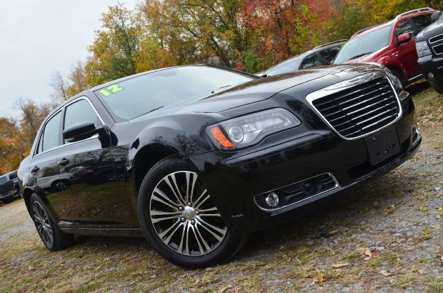 2012 Chrysler 300S 2006 Nissan X