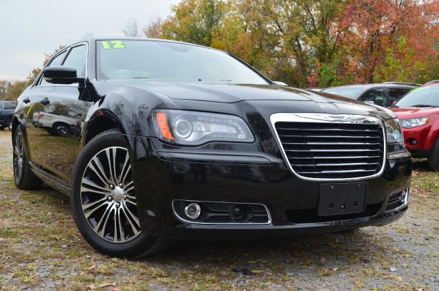 2012 Chrysler 300S 2006 Nissan X