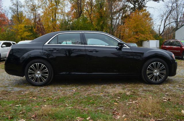 2012 Chrysler 300S 2006 Nissan X