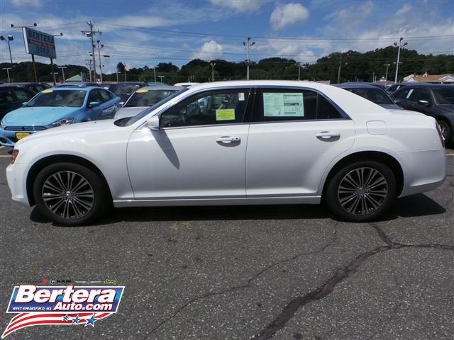 2013 Chrysler 300S Unknown