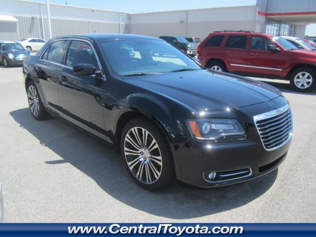 2013 Chrysler 300S Unknown