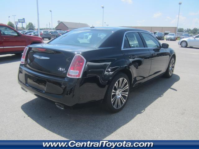 2013 Chrysler 300S Unknown