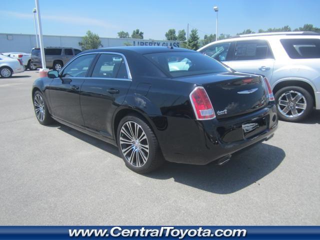 2013 Chrysler 300S Unknown