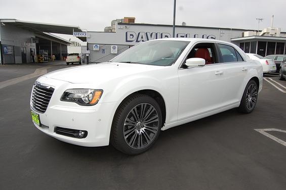 2013 Chrysler 300S LT 4X4 Extra NICE MUST SEE